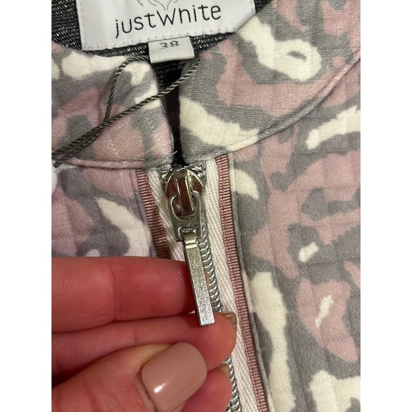 Just White Quilted Print Jacket NWT - Picture 5 of 8